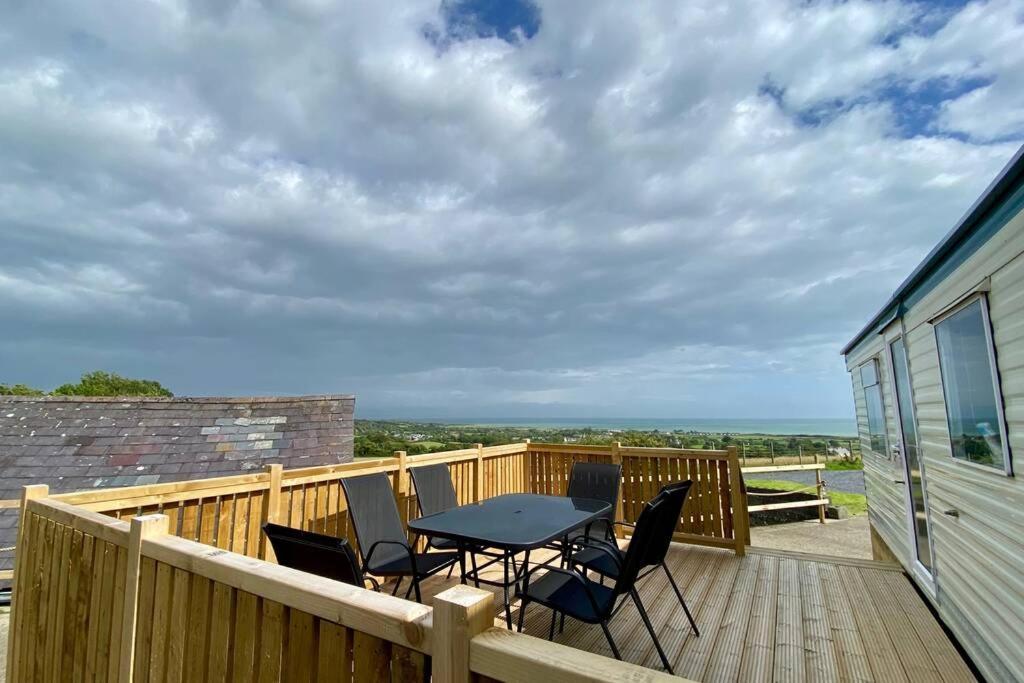 Snowdon Bay - North Wales - Stunning Llyn Peninsula Mountain & Ocean Views - Wilde Retreats Villa Pwllheli Exterior photo